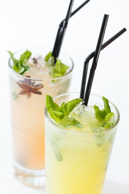 beyaz üzerine taze limonata