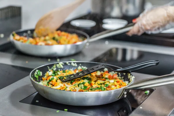 Cozinhando chef no trabalho — Fotografia de Stock