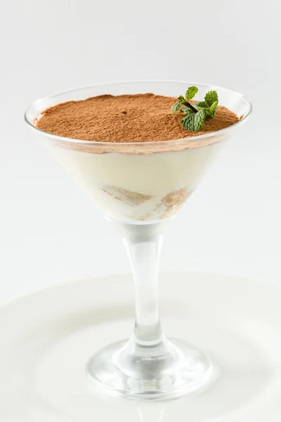 Tiramisù Dessert su bianco — Foto Stock
