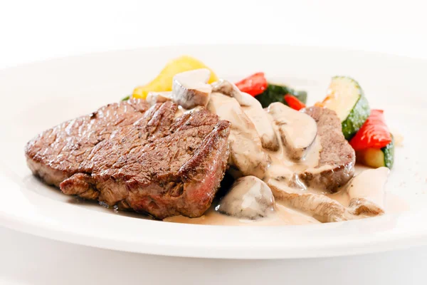 Steak with vegetables on plate — Stock Photo, Image