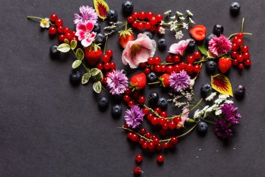 Yaz meyveler ve çiçekler