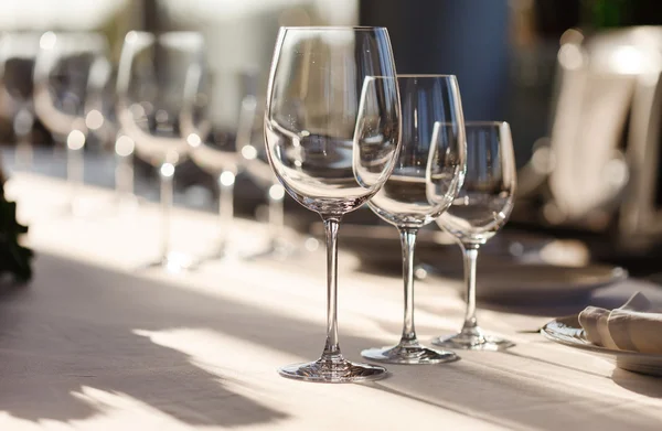 Glasses on restaurant table — Stock Photo, Image