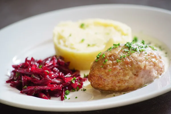 Cutlet with potatoes on  plate — Stock Photo, Image