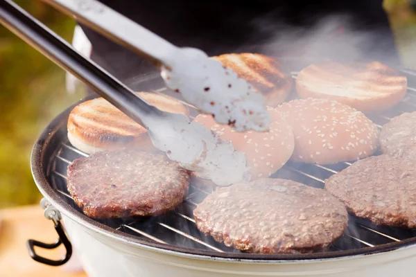 Churrasco ao ar livre piquenique — Fotografia de Stock