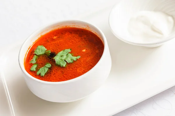 Sopa de tomate no prato — Fotografia de Stock