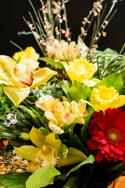 Bouquet agradável em preto — Fotografia de Stock