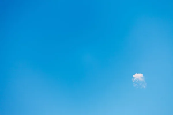 Hemel met één cloud — Stockfoto