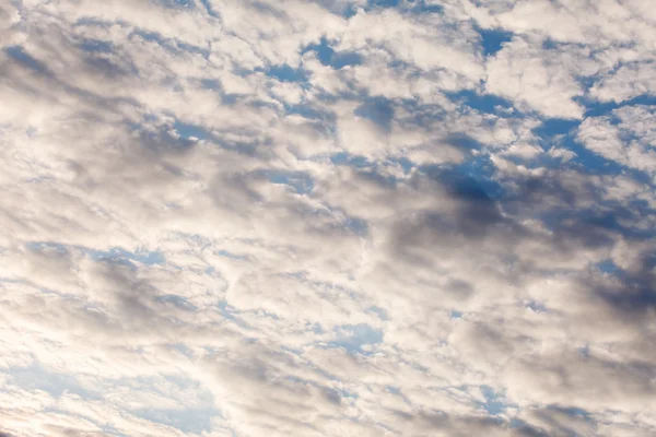 Beaux nuages bleus — Photo