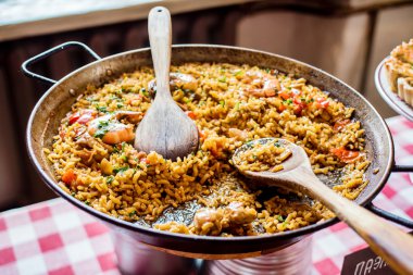 İspanyol deniz ürünleri paella