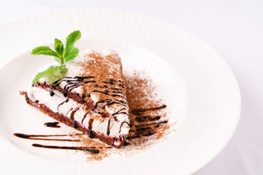 Tabakta tiramisu keki