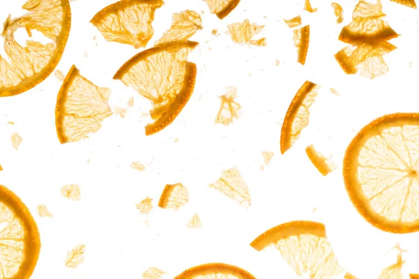 Fette di arancia isolate su bianco — Foto Stock