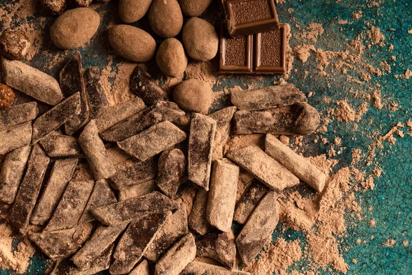 Appetit auf dunkle Schokolade — Stockfoto