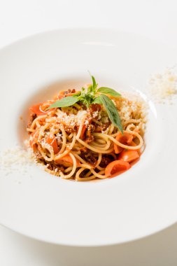 İtalyan pasta plaka üzerinde