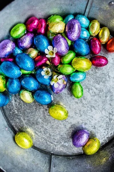 Uova di Pasqua sul piatto — Foto Stock