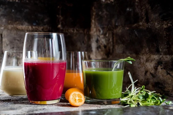 Detox smoothie i glas — Stockfoto