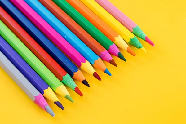 Lápices de color en amarillo — Foto de Stock