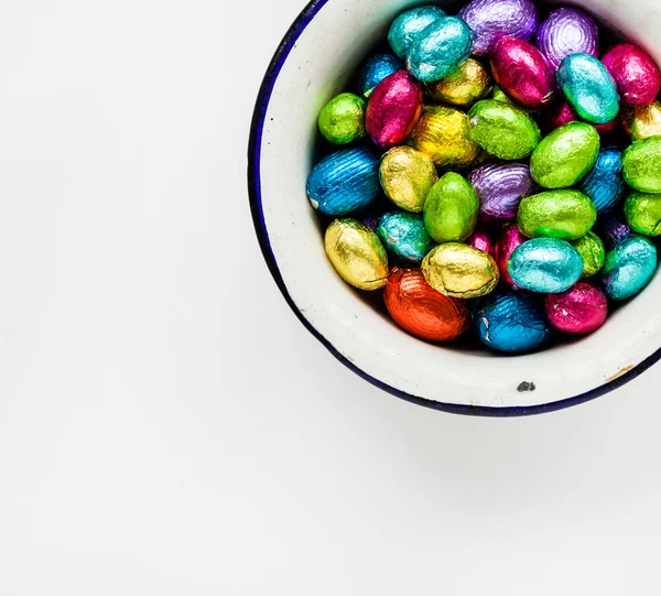 Velikonoční vejce na talíři — Stock fotografie