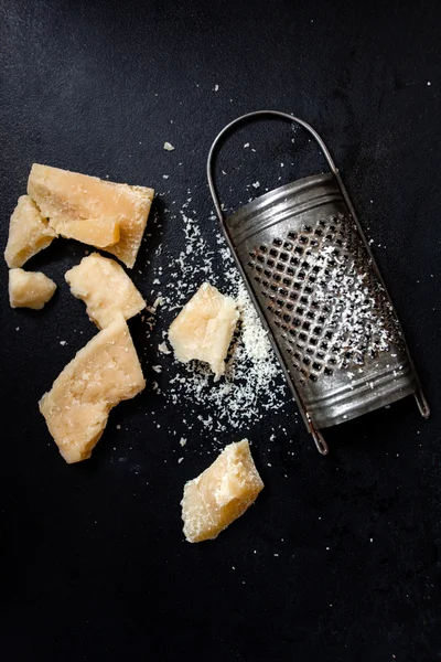 Parmigiano con grattugia — Foto Stock