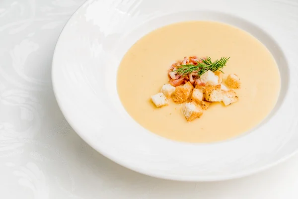 Crème soep met croutons — Stockfoto