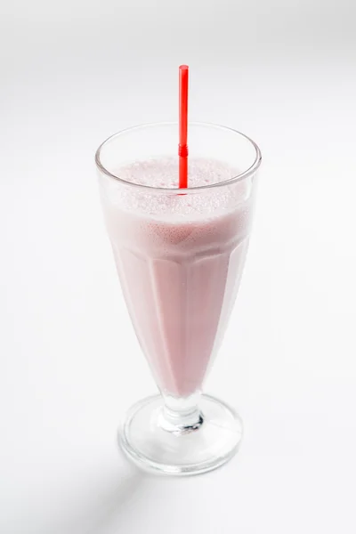 Aardbeienmilkshake in glas — Stockfoto