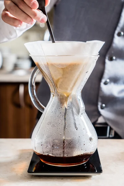 Barista fazendo café — Fotografia de Stock