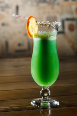 kokteyl bar masa üzerinde