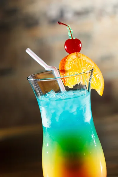 Cocktail auf dem Bartisch — Stockfoto