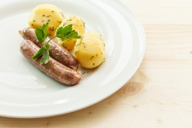 sosis tabakta patates ile