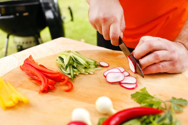 Chef cutting vegetables — Stock Photo, Image