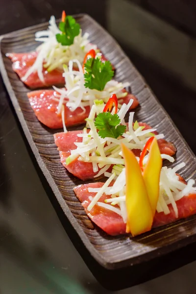 Comida japonesa en plato —  Fotos de Stock