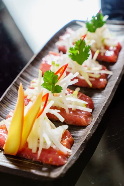 Comida japonesa en plato —  Fotos de Stock