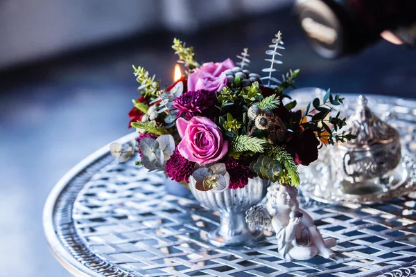 Concetto romantico con bouquet — Foto Stock