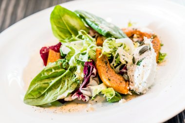 kavrulmuş sebze salatası