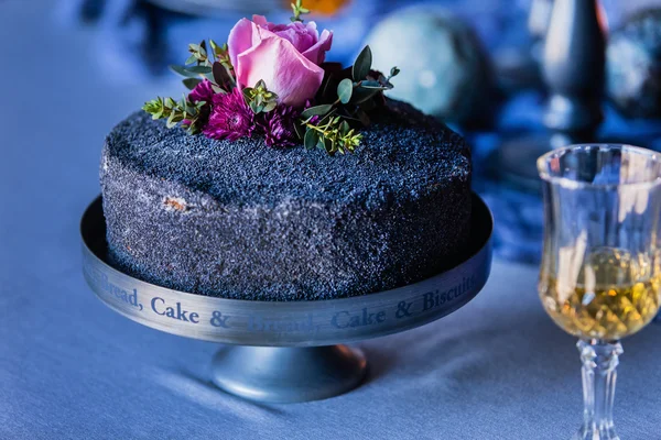 Sweet wedding cake — Stock Photo, Image