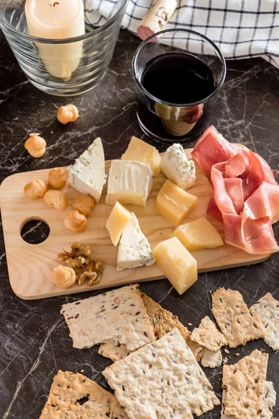 Antipasto di vino e formaggio — Foto Stock