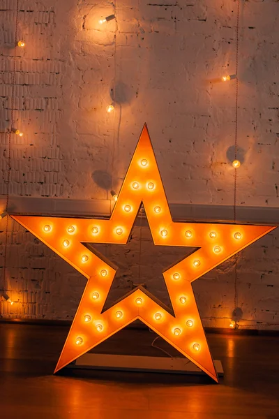 Gyllene lysande stjärna — Stockfoto