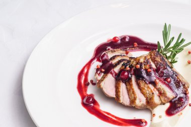 soslu ördek göğsü