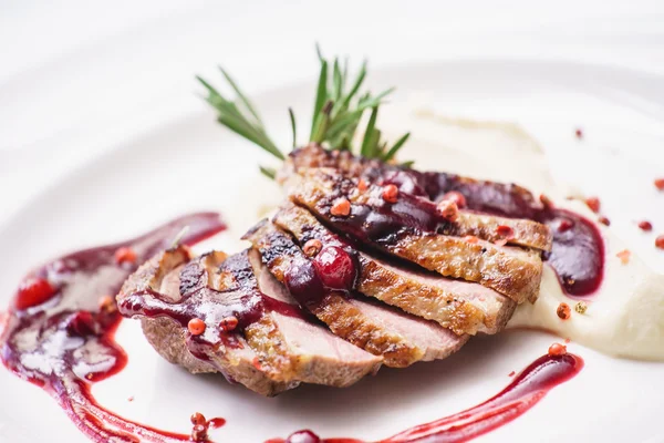 Duck breast with sauce — Stock Photo, Image