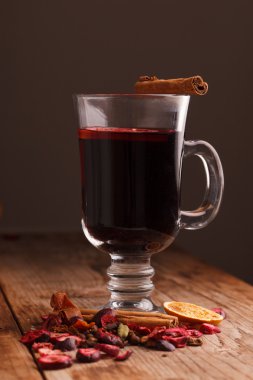 Tarçın ile lezzetli mulled şarap