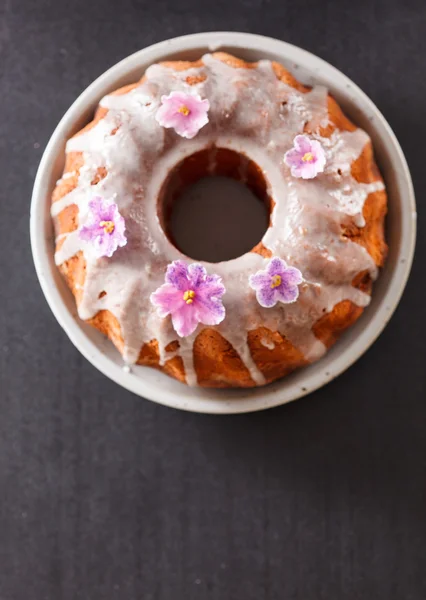 Iced cake on plate — Stock Photo, Image