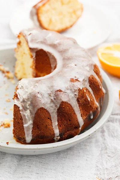 Iced cake on plate — Stock Photo, Image