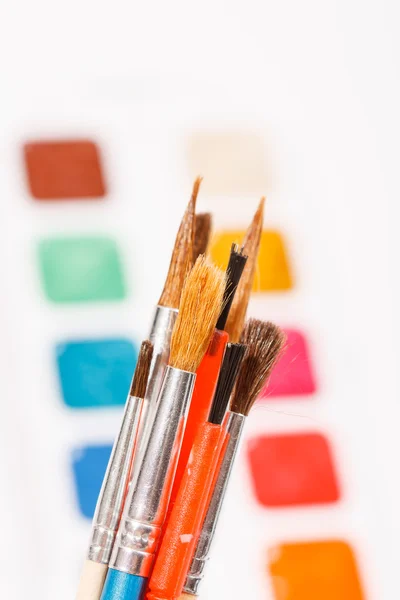 Farben mit Kunstpinseln — Stockfoto