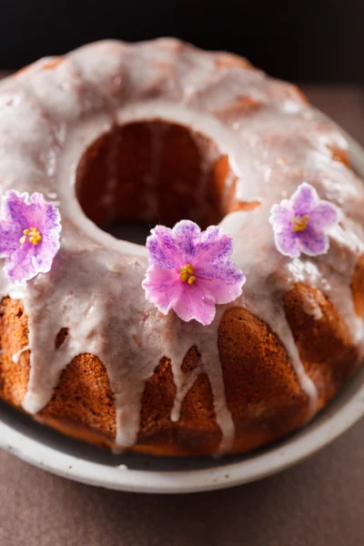 Iced cake on plate — Stock Photo, Image