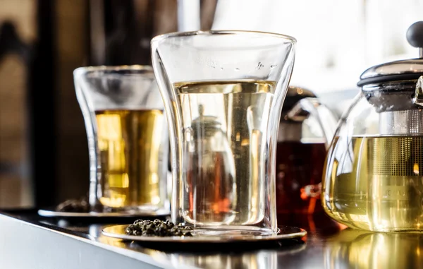 Glass cups and two teapots — Stock Photo, Image