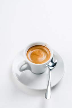 Bir fincan beyaz kahve.