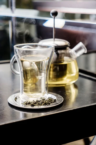 Yeşil çay bardağına — Stok fotoğraf