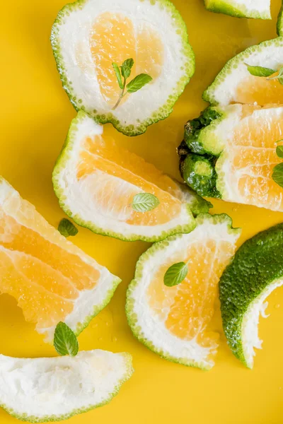 Verse grapefruit segmenten — Stockfoto