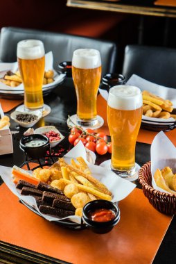 meze ve bira gözlük