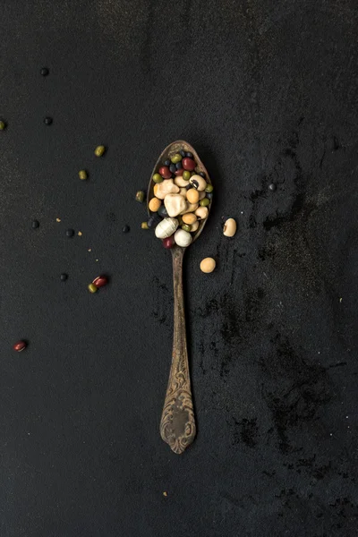 kaşık farklı fasulye