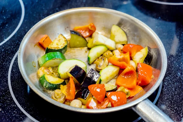Verduras fritas sabrosas —  Fotos de Stock